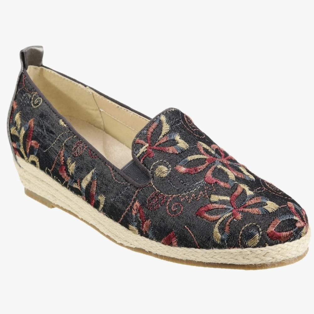David Tate Kindle ~ Floral Embroidered Black Wedge Heels NWOT Size 9.5M